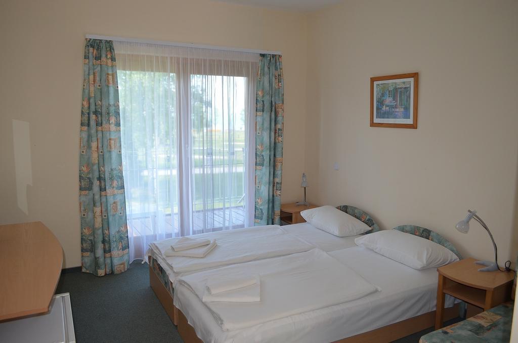 Hotel Holiday Siófok Eksteriør billede