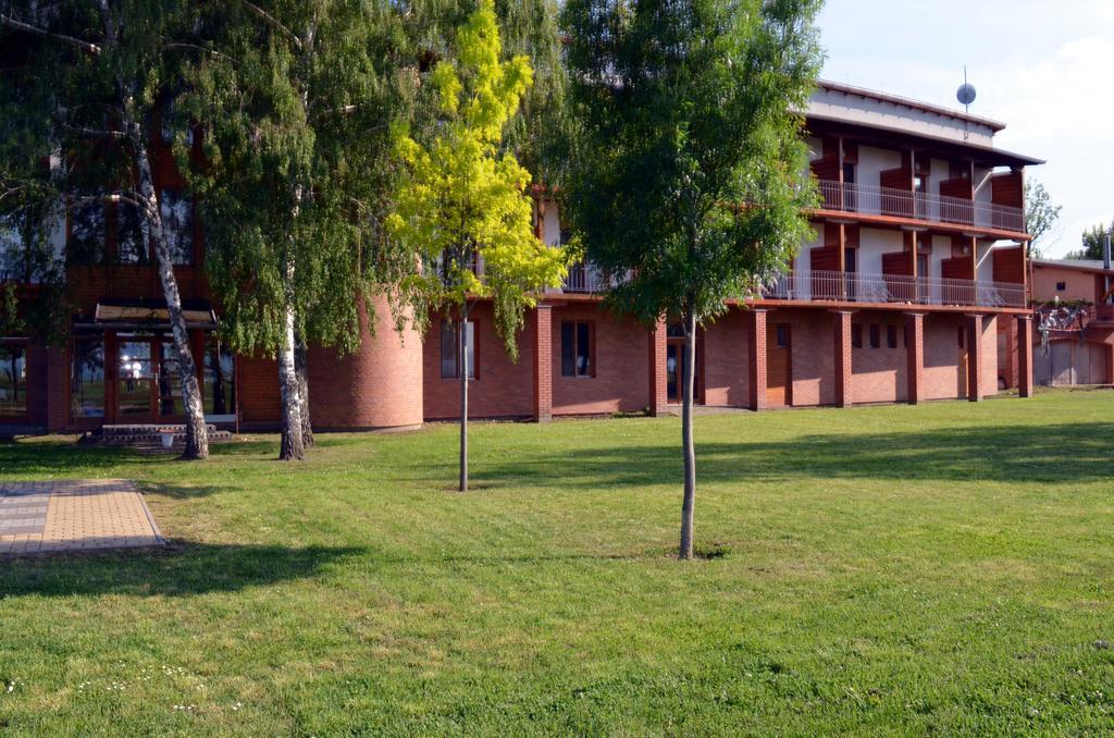 Hotel Holiday Siófok Eksteriør billede